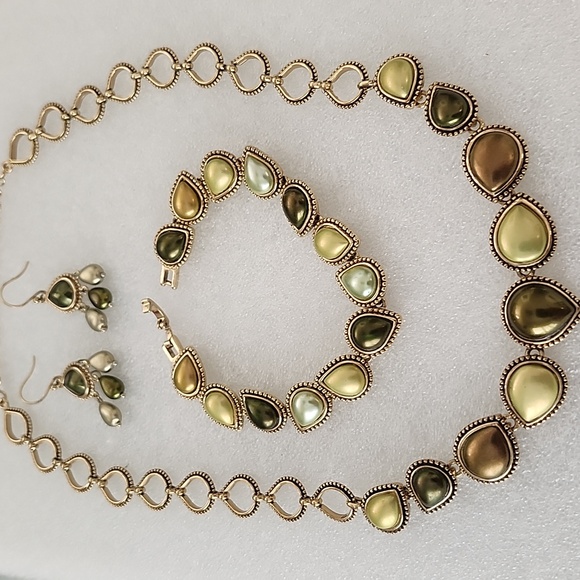 Jewelry - Necklace, Bracelet & Earrings Set All 3 sold together